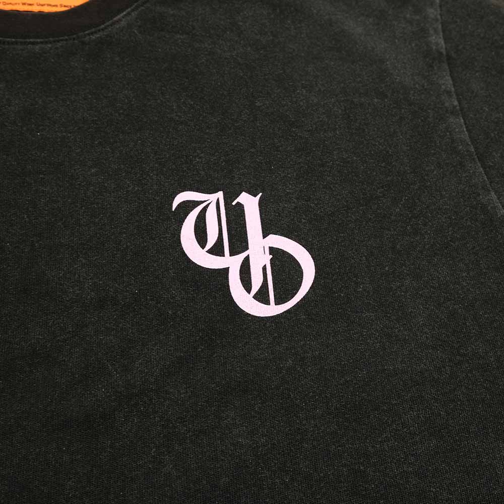 UNIVERSAL OVERALL - CHEMICAL WASH - PRINT T-SHIRT - OLD ENGLISH LOGO - U2523211