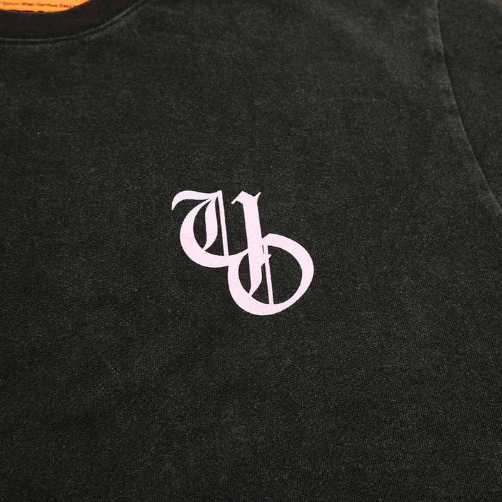 UNIVERSAL OVERALL - CHEMICAL WASH - PRINT T-SHIRT - OLD ENGLISH LOGO - U2523211