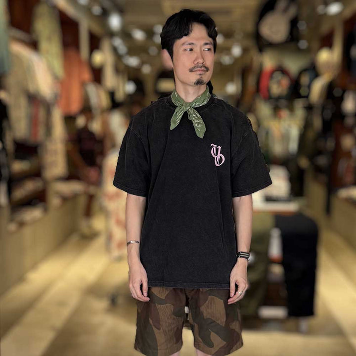 UNIVERSAL OVERALL - CHEMCIAL WASH - PRINT TEE - OLD ENGLISH LOGO - U2523211