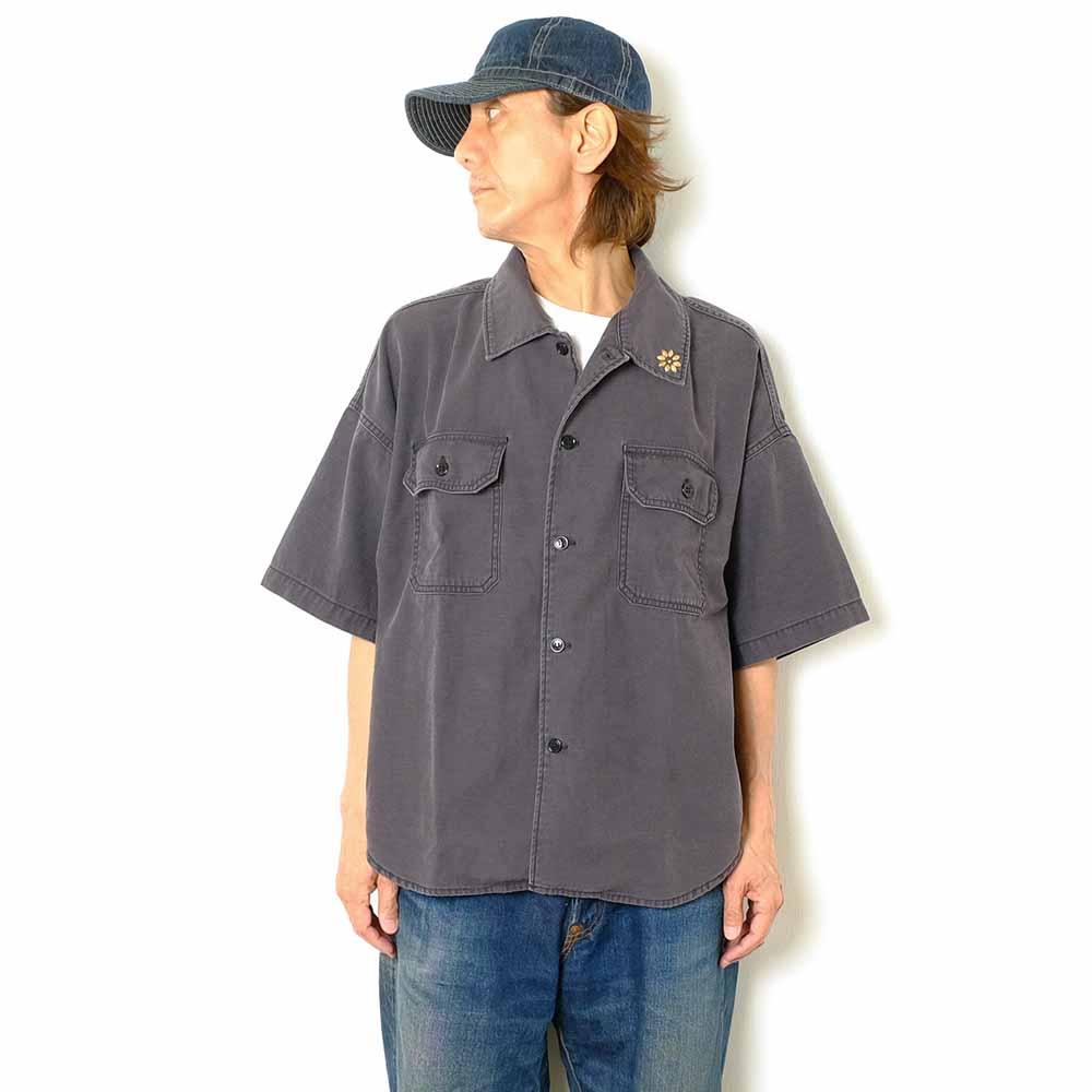 REMI RELIEF - WIDE MILITARY S/S SHIRT - Small Flower Studs - RN28369222
