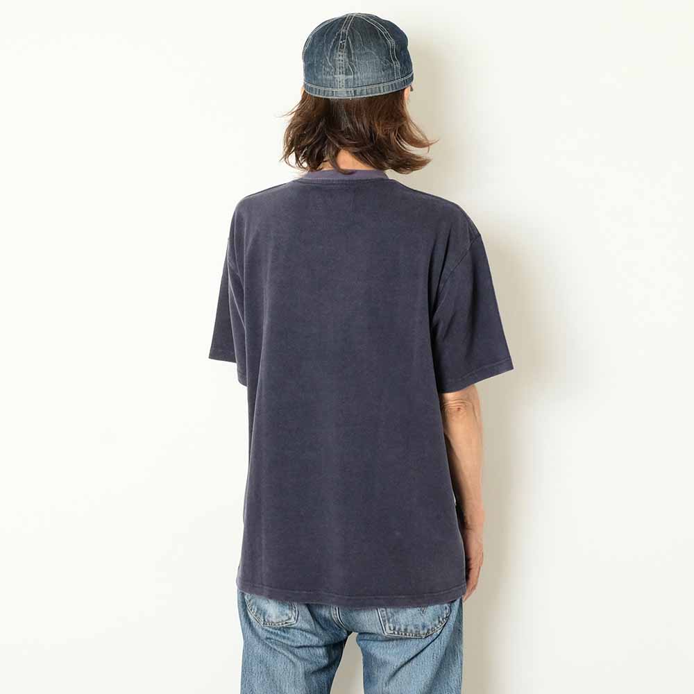 UNIVERSAL OVERALL - CHEMCIAL WASH - PRINT T-SHIRT - OLD ENGLISH LOGO - U2523210