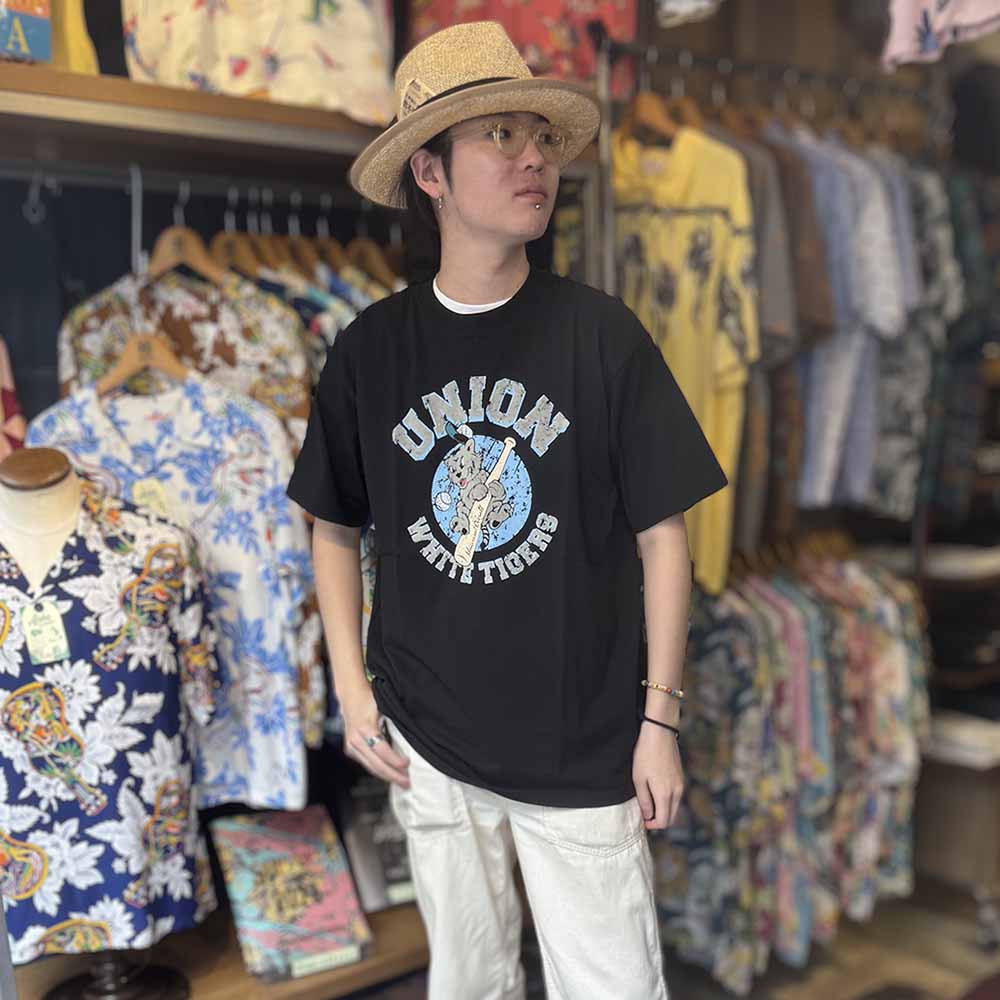 UNIVERSAL OVERALL - S/S PRINT T-SHIRT - U2623219-C