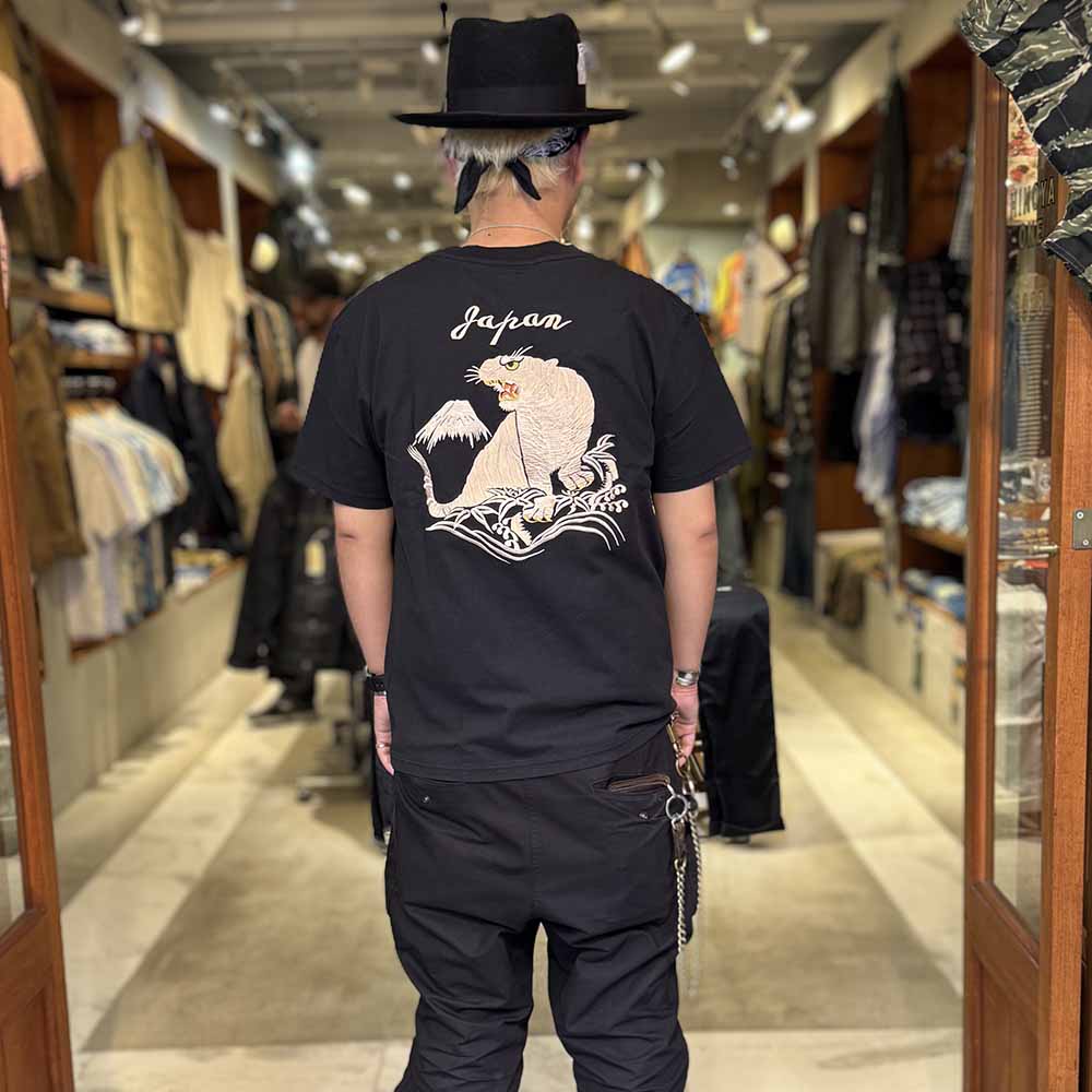TAILOR TOYO - S/S SUKA T-SHIRT - EMBROIDERED - TIGER - TT79743
