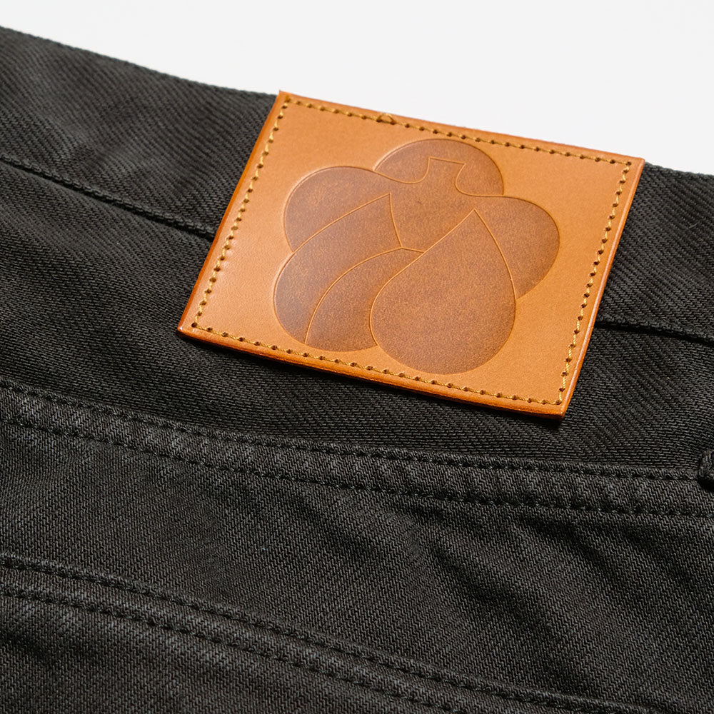 MOMOTARO JEANS - #100 STRAIGHT - BOTANICAL DYED - BAMBOO CHARCOAL - MMJZ6402